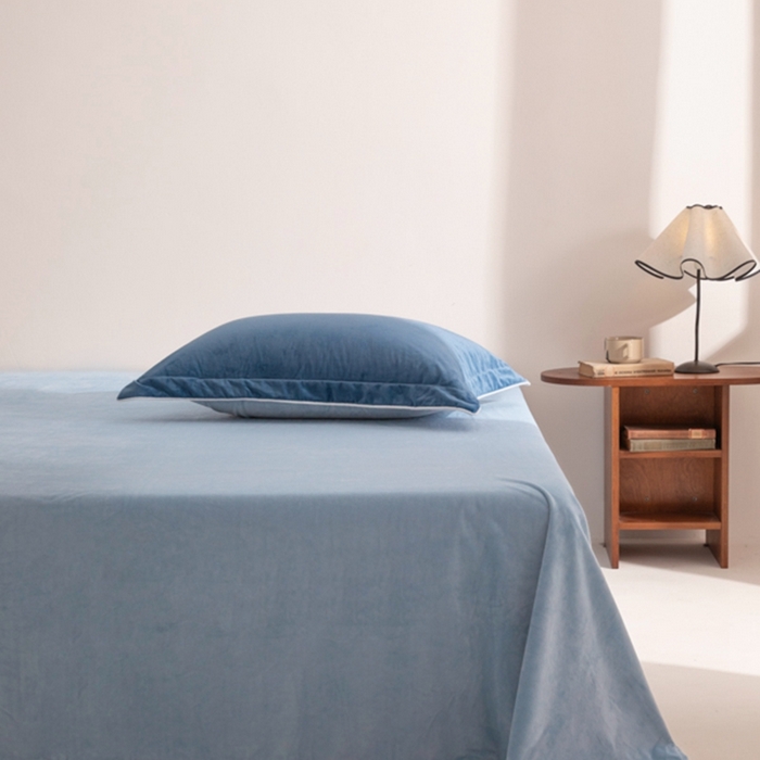 91家纺网 家纺一手货源 找家纺 ONE TWO ONE 121 新品【婴儿绒四件套】2025毛毯被子四件套单件床单被套床笠珊瑚绒牛奶绒冬被法兰绒兔毛绒 雾兰-浅蓝