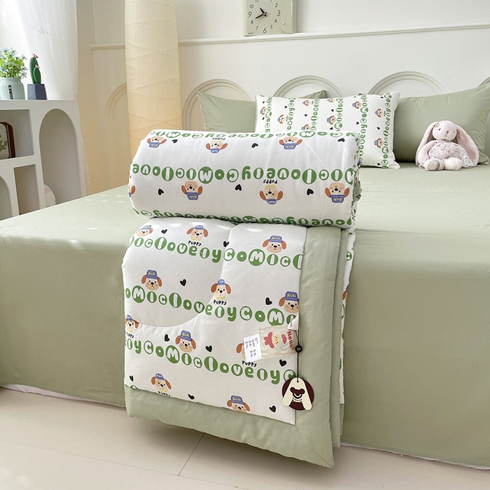 91家纺网 家纺一手货源 找家纺 梵克保罗 2025新款全棉夏被碎花卡通小清新简约纯棉夏凉被夏被四件套三件套 字母狗