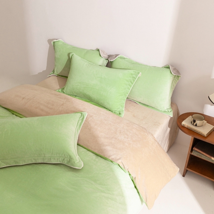 91家纺网 家纺一手货源 找家纺 ONE TWO ONE 121 新品【婴儿绒四件套】2025毛毯被子四件套单件床单被套床笠珊瑚绒牛奶绒冬被法兰绒兔毛绒 芽绿-奶咖