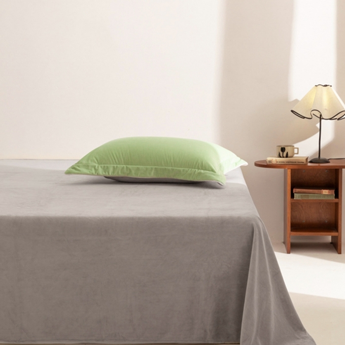 91家纺网 家纺一手货源 找家纺 ONE TWO ONE 121 新品【婴儿绒四件套】2025毛毯被子四件套单件床单被套床笠珊瑚绒牛奶绒冬被法兰绒兔毛绒 芽绿-浅灰