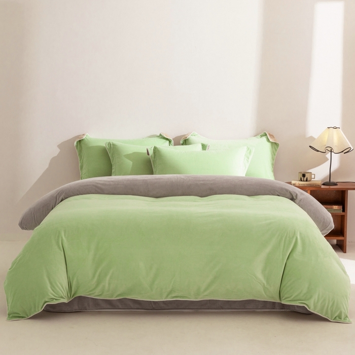 91家纺网 家纺一手货源 找家纺 ONE TWO ONE 121 新品【婴儿绒四件套】2025毛毯被子四件套单件床单被套床笠珊瑚绒牛奶绒冬被法兰绒兔毛绒 芽绿-浅灰