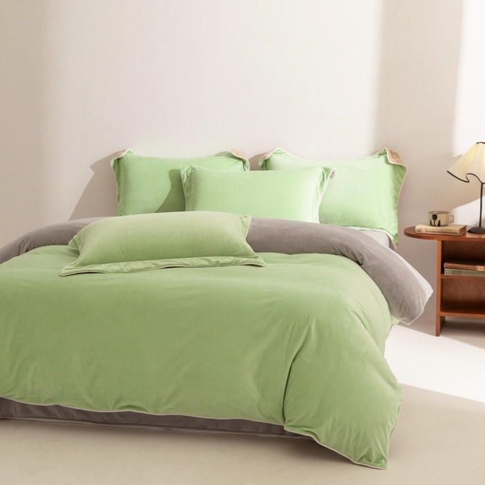 91家纺网 家纺一手货源 找家纺 ONE TWO ONE 121 新品【婴儿绒四件套】2025毛毯被子四件套单件床单被套床笠珊瑚绒牛奶绒冬被法兰绒兔毛绒 芽绿-浅灰