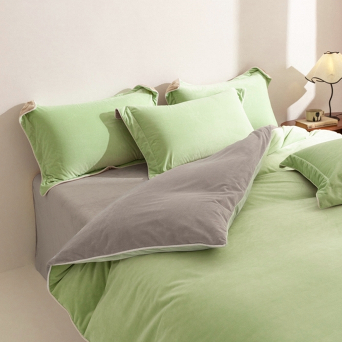 91家纺网 家纺一手货源 找家纺 ONE TWO ONE 121 新品【婴儿绒四件套】2025毛毯被子四件套单件床单被套床笠珊瑚绒牛奶绒冬被法兰绒兔毛绒 芽绿-浅灰