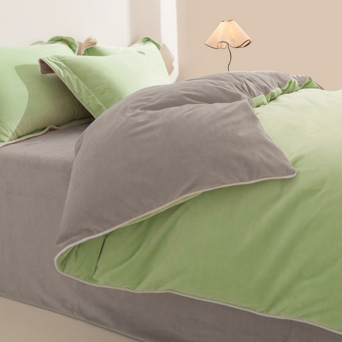 91家纺网 家纺一手货源 找家纺 ONE TWO ONE 121 新品【婴儿绒四件套】2025毛毯被子四件套单件床单被套床笠珊瑚绒牛奶绒冬被法兰绒兔毛绒 芽绿-浅灰