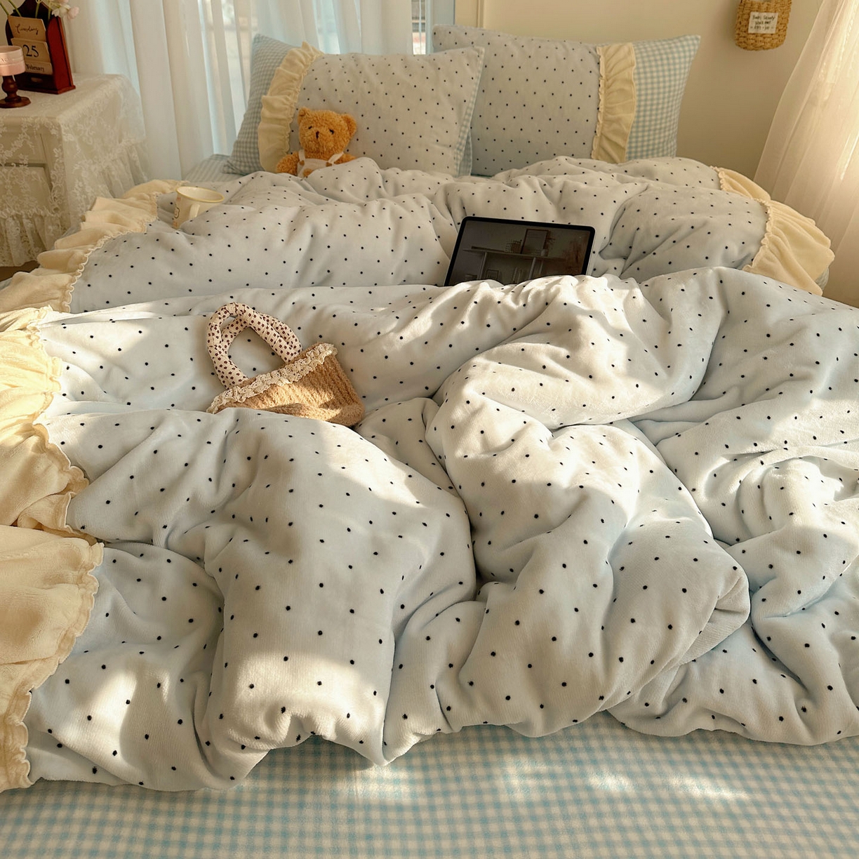 91家纺网 家纺一手货源 找家纺 （总）瑞莱 2025年秋冬新款波点牛奶绒四件套（拼接款）