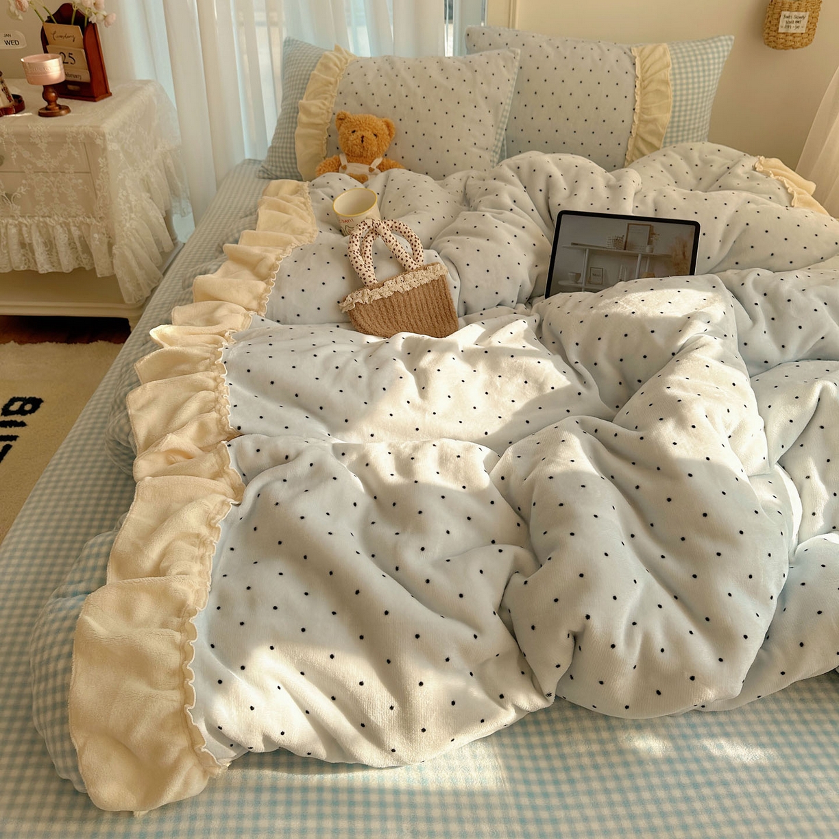 91家纺网 家纺一手货源 找家纺 （总）瑞莱 2025年秋冬新款波点牛奶绒四件套（拼接款）