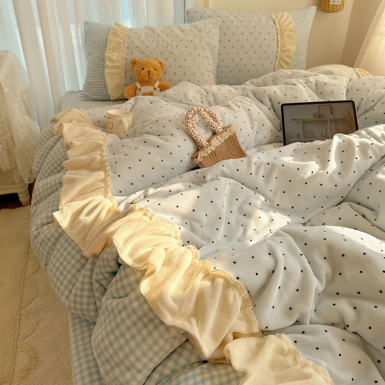 91家纺网 家纺一手货源 找家纺 （总）瑞莱 2025年秋冬新款波点牛奶绒四件套（拼接款）