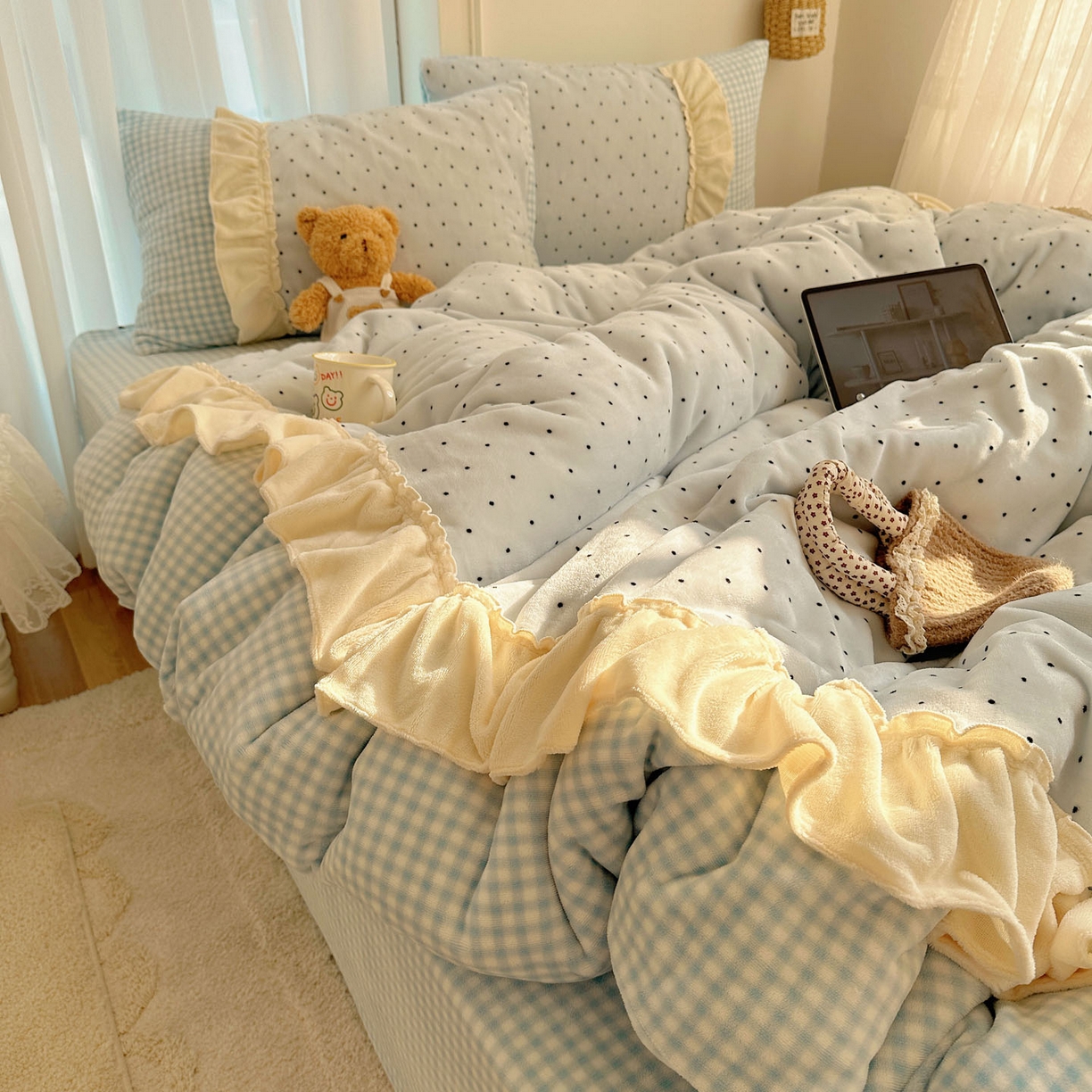 91家纺网 家纺一手货源 找家纺 （总）瑞莱 2025年秋冬新款波点牛奶绒四件套（拼接款）