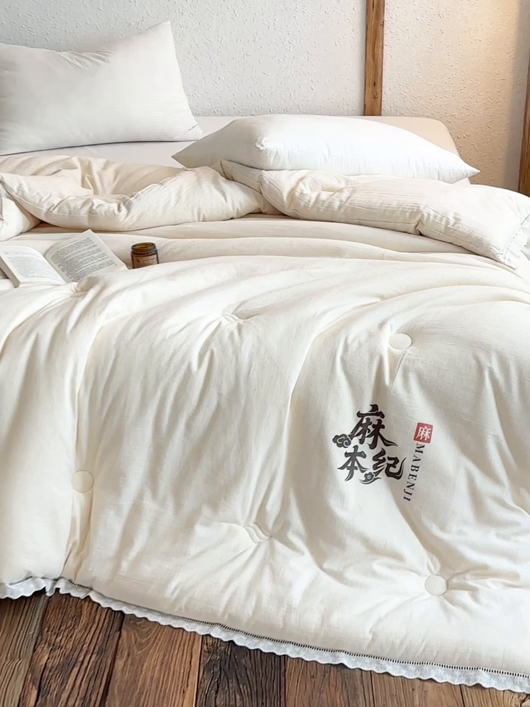 91家纺网 家纺一手货源 找家纺 （总）雅高家居 2025新款麻本纪—天然A类棉麻镂空花边舒适冬被被子被芯（此款网上控价不得低于358，378元)