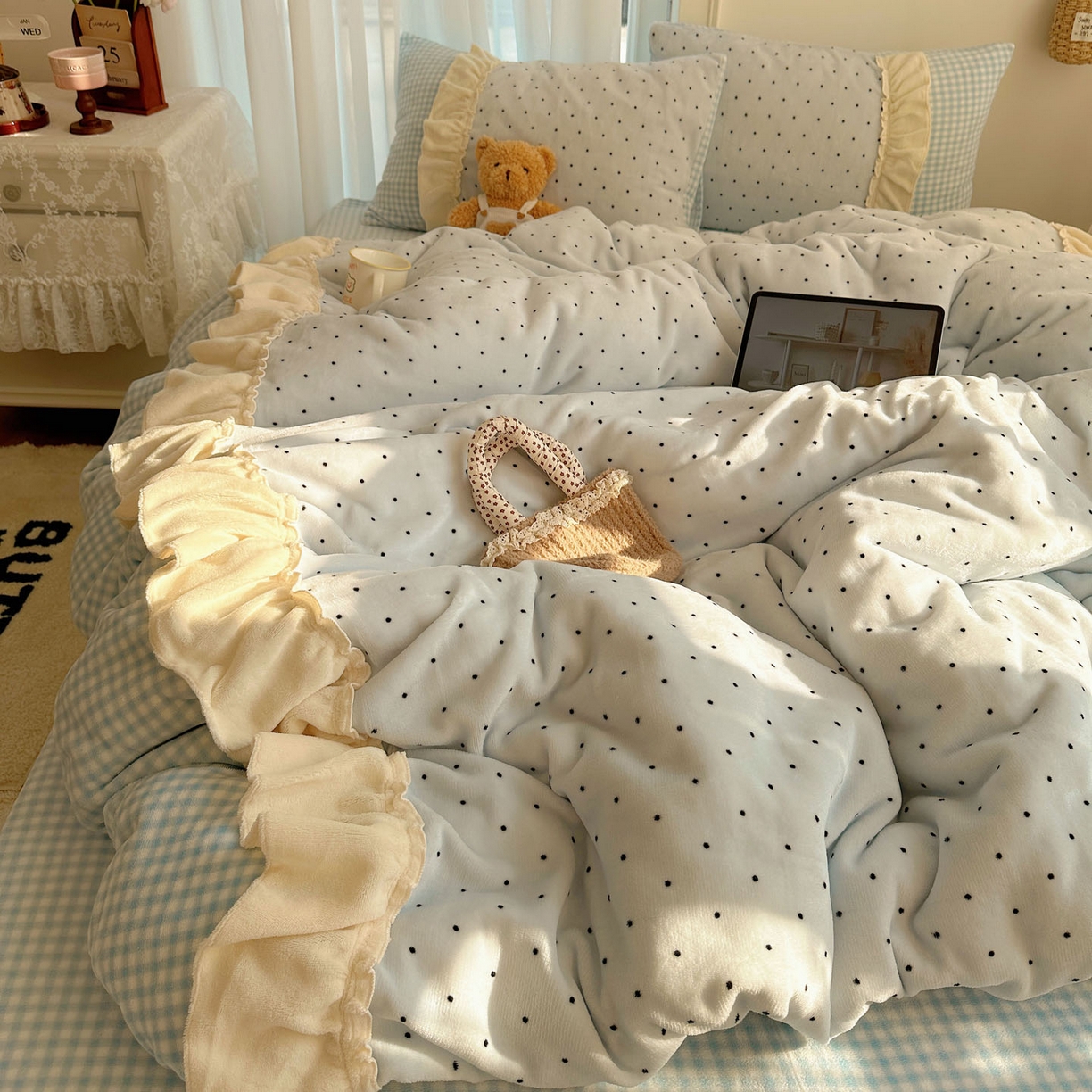 91家纺网 家纺一手货源 找家纺 瑞莱 2025年秋冬新款波点牛奶绒四件套（拼接款） 可可-蓝（拼接款）