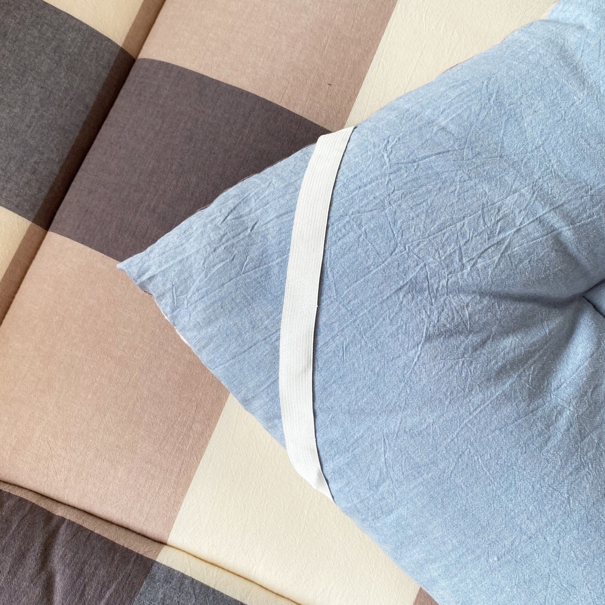 91家纺网 家纺一手货源 找家纺 梵克保罗 2025秋冬新款无印风学生宿舍床褥褥子 蓝白大格