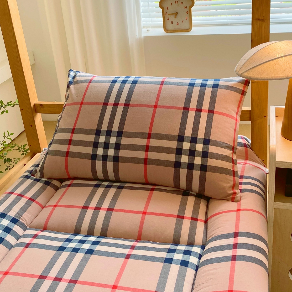 91家纺网 家纺一手货源 找家纺 梵克保罗 2025秋冬新款无印风学生宿舍床褥褥子 宝利格