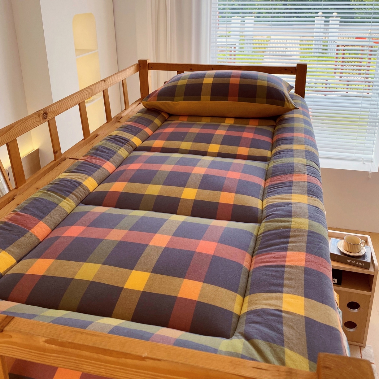 91家纺网 家纺一手货源 找家纺 梵克保罗 2025秋冬新款无印风学生宿舍床褥褥子 牛油果