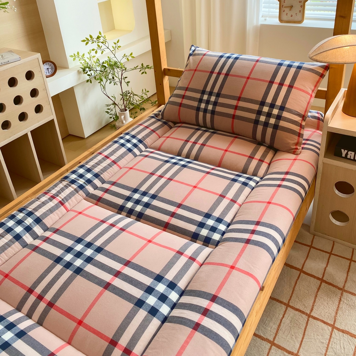 91家纺网 家纺一手货源 找家纺 （总）梵克保罗 2025秋冬新款无印风学生宿舍床褥褥子