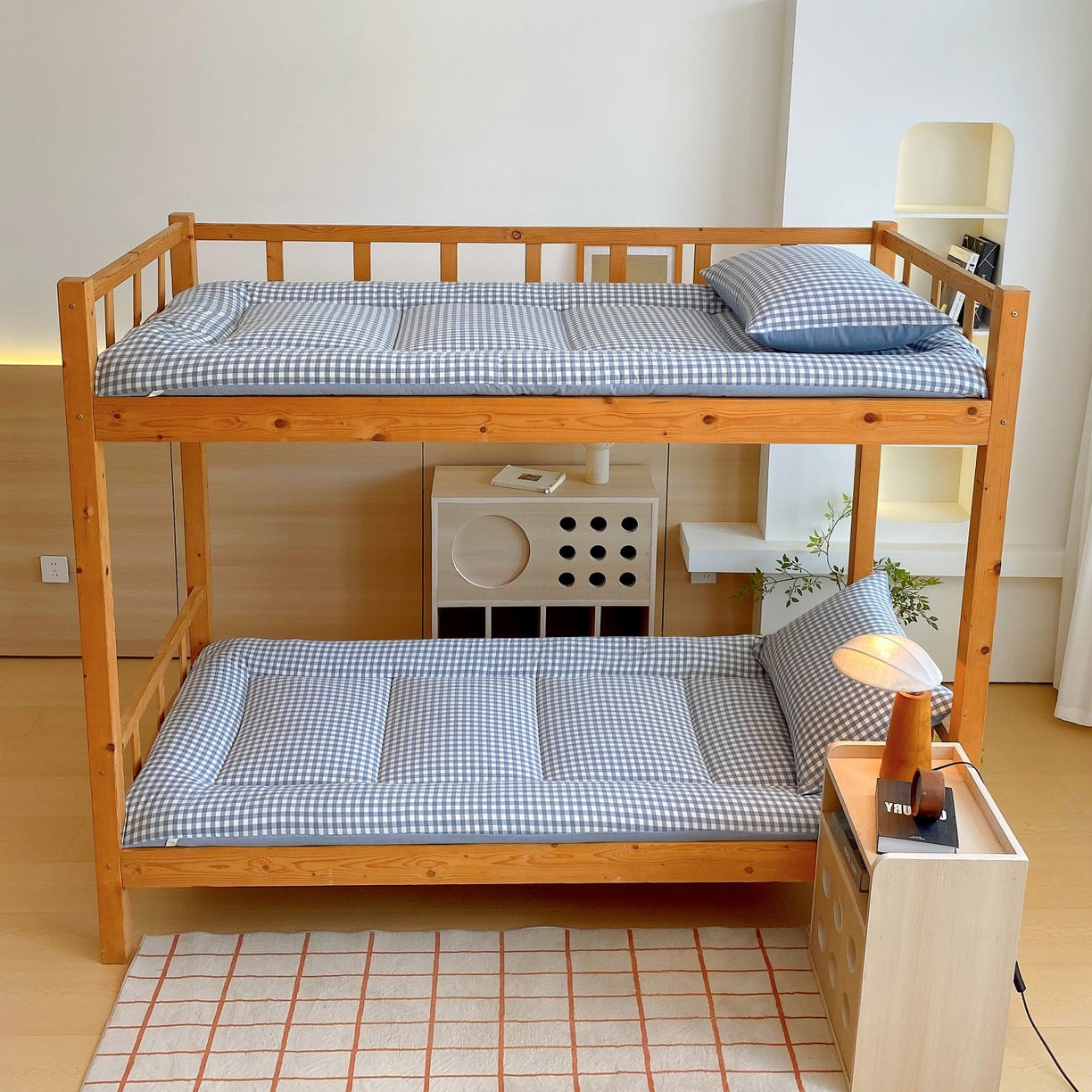 91家纺网 家纺一手货源 找家纺 梵克保罗 2025秋冬新款无印风学生宿舍床褥褥子 蓝小格