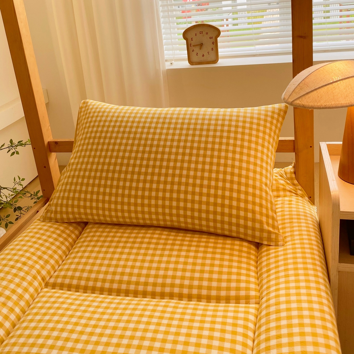 91家纺网 家纺一手货源 找家纺 梵克保罗 2025秋冬新款无印风学生宿舍床褥褥子 黄小格