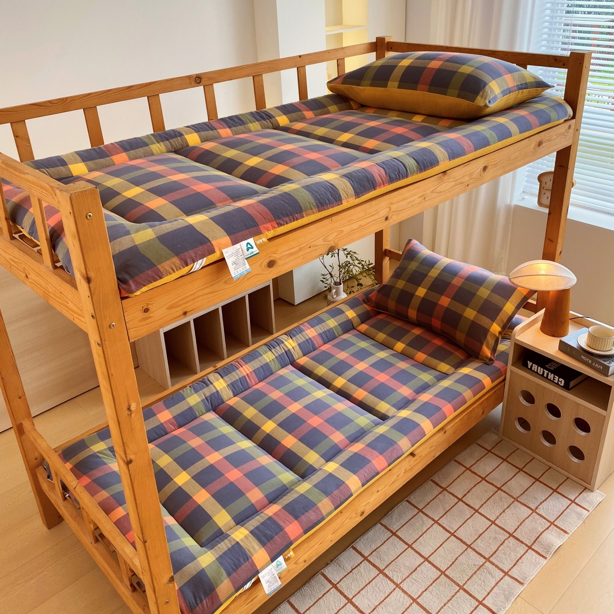 91家纺网 家纺一手货源 找家纺 梵克保罗 2025秋冬新款无印风学生宿舍床褥褥子 牛油果