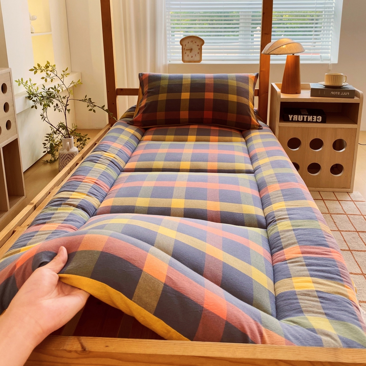 91家纺网 家纺一手货源 找家纺 梵克保罗 2025秋冬新款无印风学生宿舍床褥褥子 牛油果