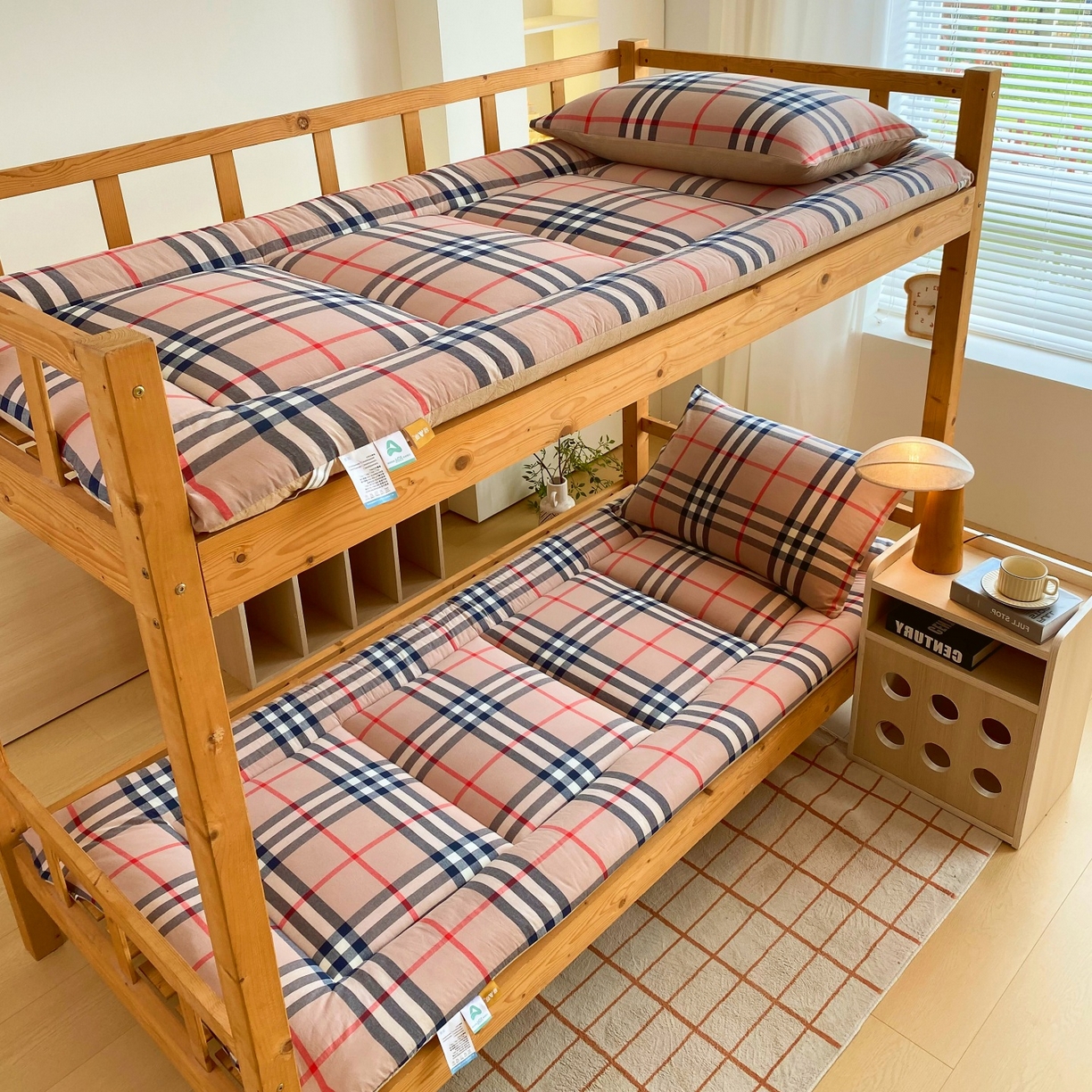 91家纺网 家纺一手货源 找家纺 梵克保罗 2025秋冬新款无印风学生宿舍床褥褥子 宝利格