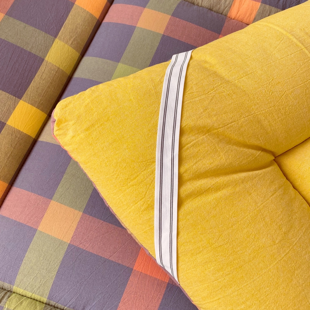 91家纺网 家纺一手货源 找家纺 梵克保罗 2025秋冬新款无印风学生宿舍床褥褥子 牛油果