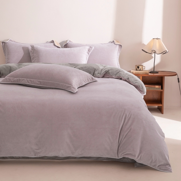 91家纺网 家纺一手货源 找家纺 ONE TWO ONE 121 新品【婴儿绒四件套】2025毛毯被子四件套单件床单被套床笠珊瑚绒牛奶绒冬被法兰绒兔毛绒 芋泥-浅灰