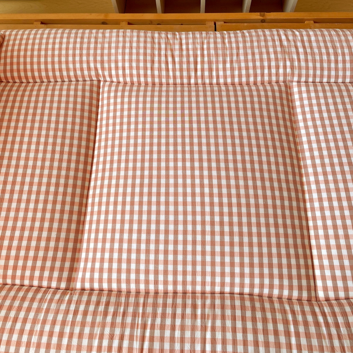 91家纺网 家纺一手货源 找家纺 梵克保罗 2025秋冬新款无印风学生宿舍床褥褥子 粉小格