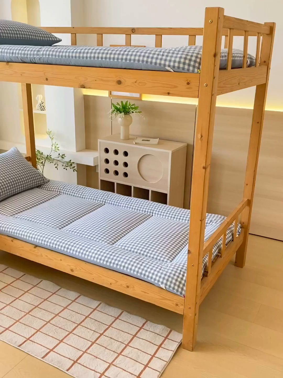 91家纺网 家纺一手货源 找家纺 梵克保罗 2025秋冬新款无印风学生宿舍床褥褥子 蓝小格