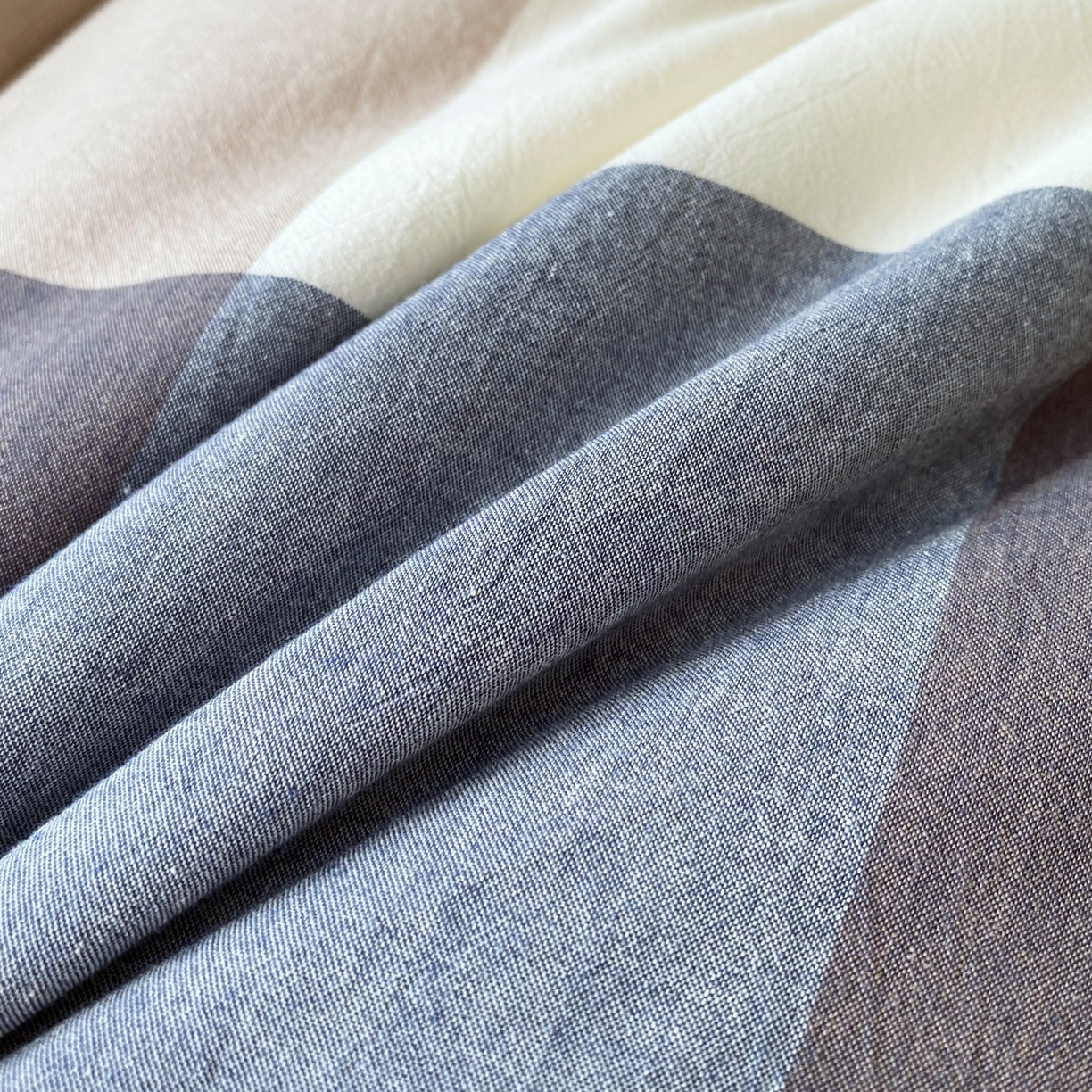 91家纺网 家纺一手货源 找家纺 梵克保罗 2025秋冬新款无印风学生宿舍床褥褥子 蓝白大格