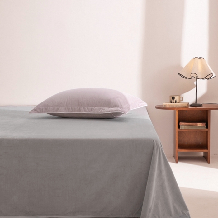 91家纺网 家纺一手货源 找家纺 ONE TWO ONE 121 新品【婴儿绒四件套】2025毛毯被子四件套单件床单被套床笠珊瑚绒牛奶绒冬被法兰绒兔毛绒 芋泥-浅灰