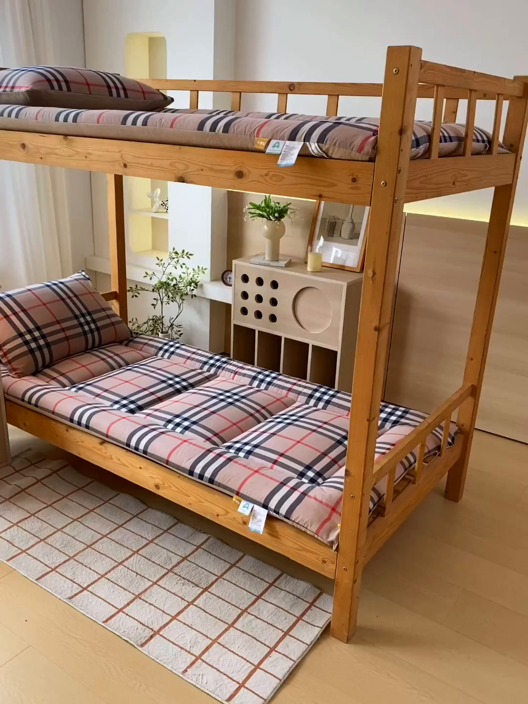 91家纺网 家纺一手货源 找家纺 梵克保罗 2025秋冬新款无印风学生宿舍床褥褥子 宝利格