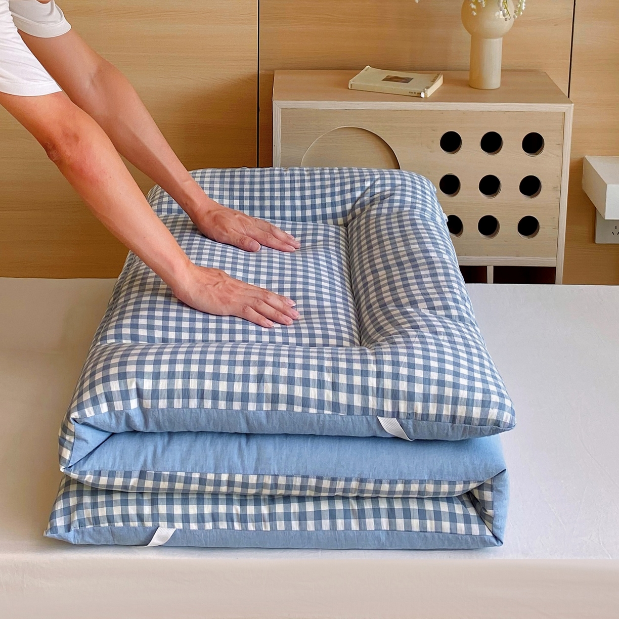 91家纺网 家纺一手货源 找家纺 梵克保罗 2025秋冬新款无印风学生宿舍床褥褥子 蓝小格