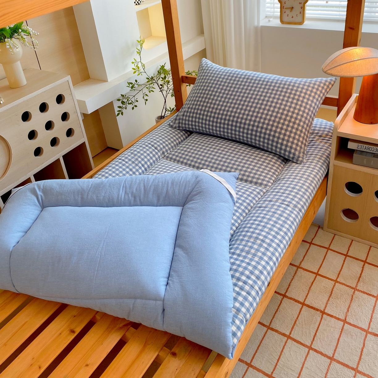 91家纺网 家纺一手货源 找家纺 梵克保罗 2025秋冬新款无印风学生宿舍床褥褥子 蓝小格