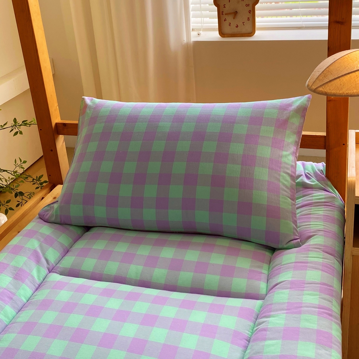 91家纺网 家纺一手货源 找家纺 梵克保罗 2025秋冬新款无印风学生宿舍床褥褥子 绿野中格