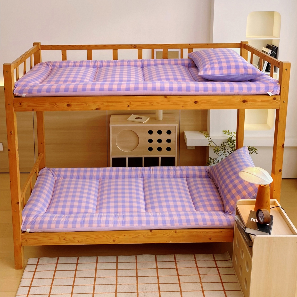 91家纺网 家纺一手货源 找家纺 梵克保罗 2025秋冬新款无印风学生宿舍床褥褥子 紫粉中格