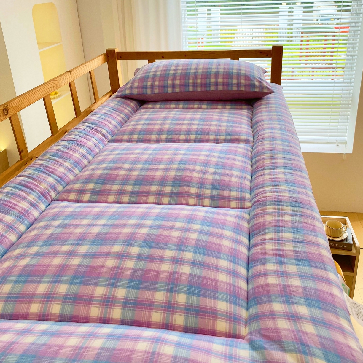 91家纺网 家纺一手货源 找家纺 梵克保罗 2025秋冬新款无印风学生宿舍床褥褥子 云舒紫