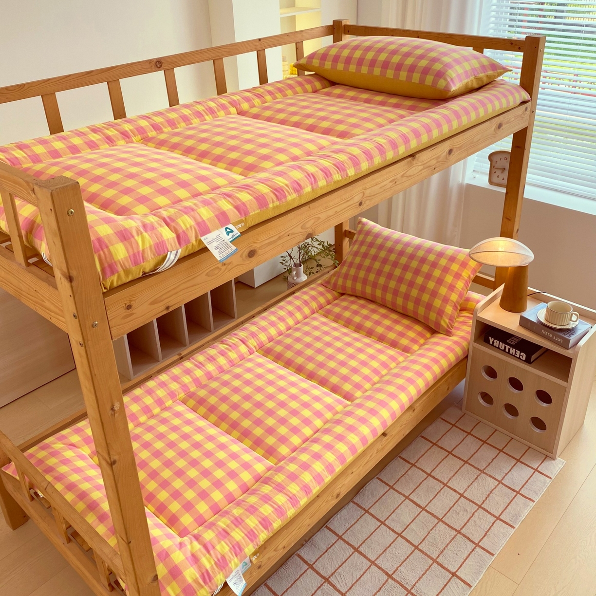 91家纺网 家纺一手货源 找家纺 梵克保罗 2025秋冬新款无印风学生宿舍床褥褥子 黄粉中格