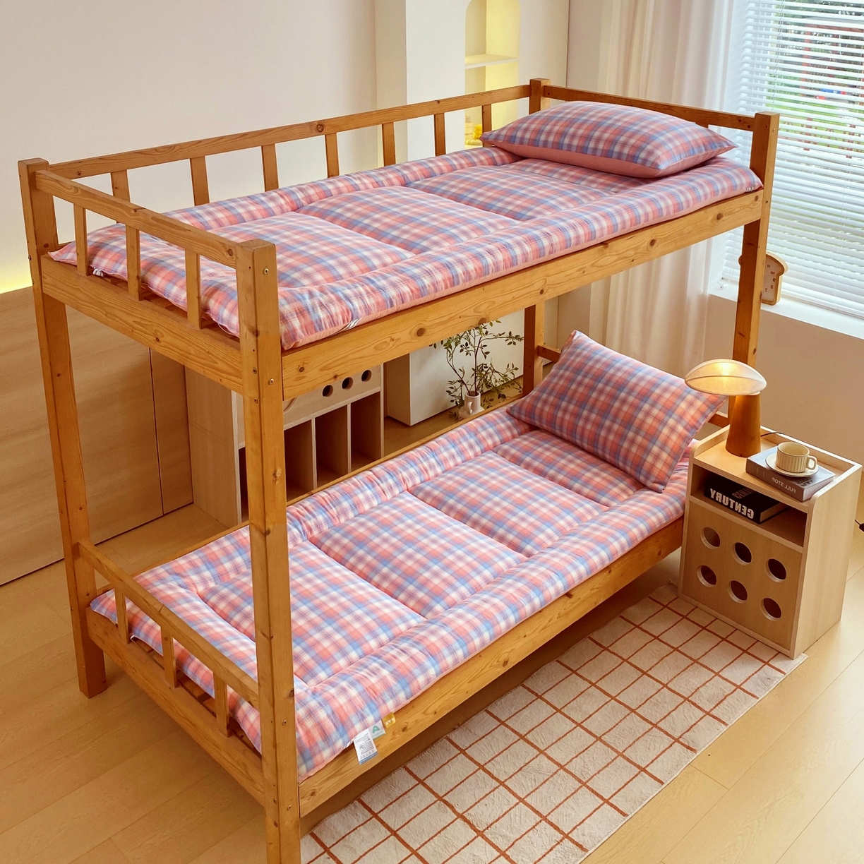 91家纺网 家纺一手货源 找家纺 梵克保罗 2025秋冬新款无印风学生宿舍床褥褥子 云舒粉