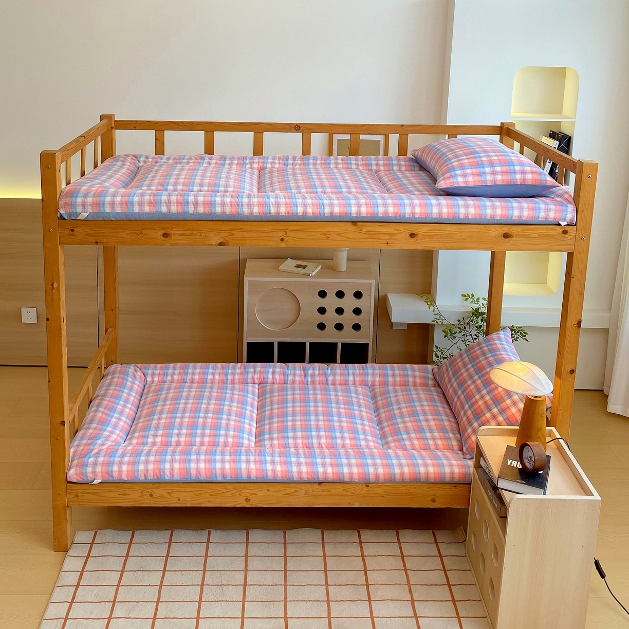 91家纺网 家纺一手货源 找家纺 梵克保罗 2025秋冬新款无印风学生宿舍床褥褥子 云舒粉