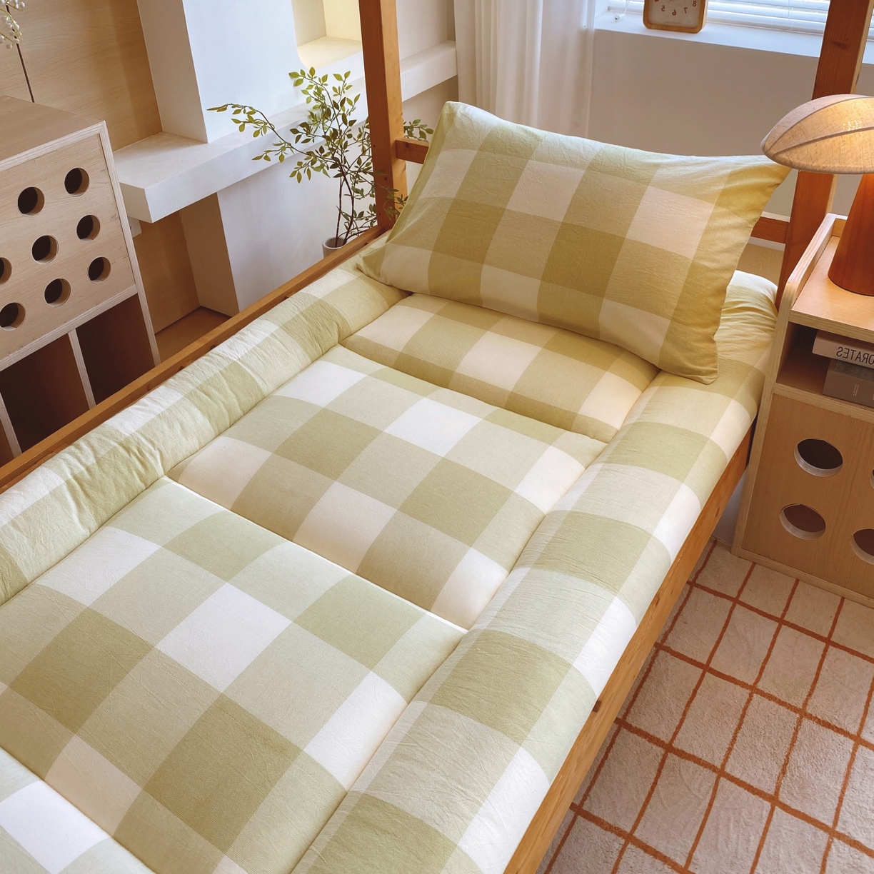 91家纺网 家纺一手货源 找家纺 梵克保罗 2025秋冬新款无印风学生宿舍床褥褥子 抹茶绿大格