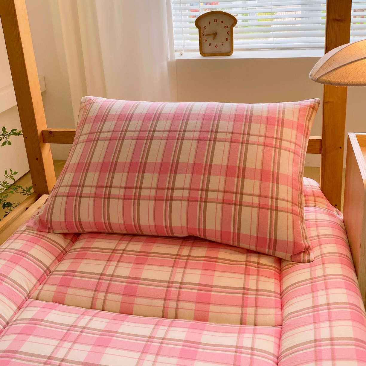 91家纺网 家纺一手货源 找家纺 梵克保罗 2025秋冬新款无印风学生宿舍床褥褥子 初春粉