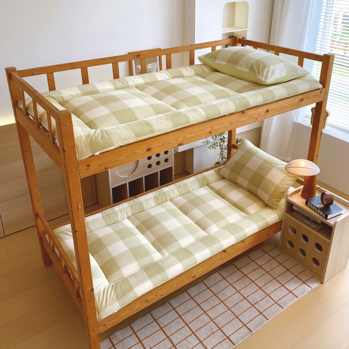 91家纺网 家纺一手货源 找家纺 梵克保罗 2025秋冬新款无印风学生宿舍床褥褥子 抹茶绿大格