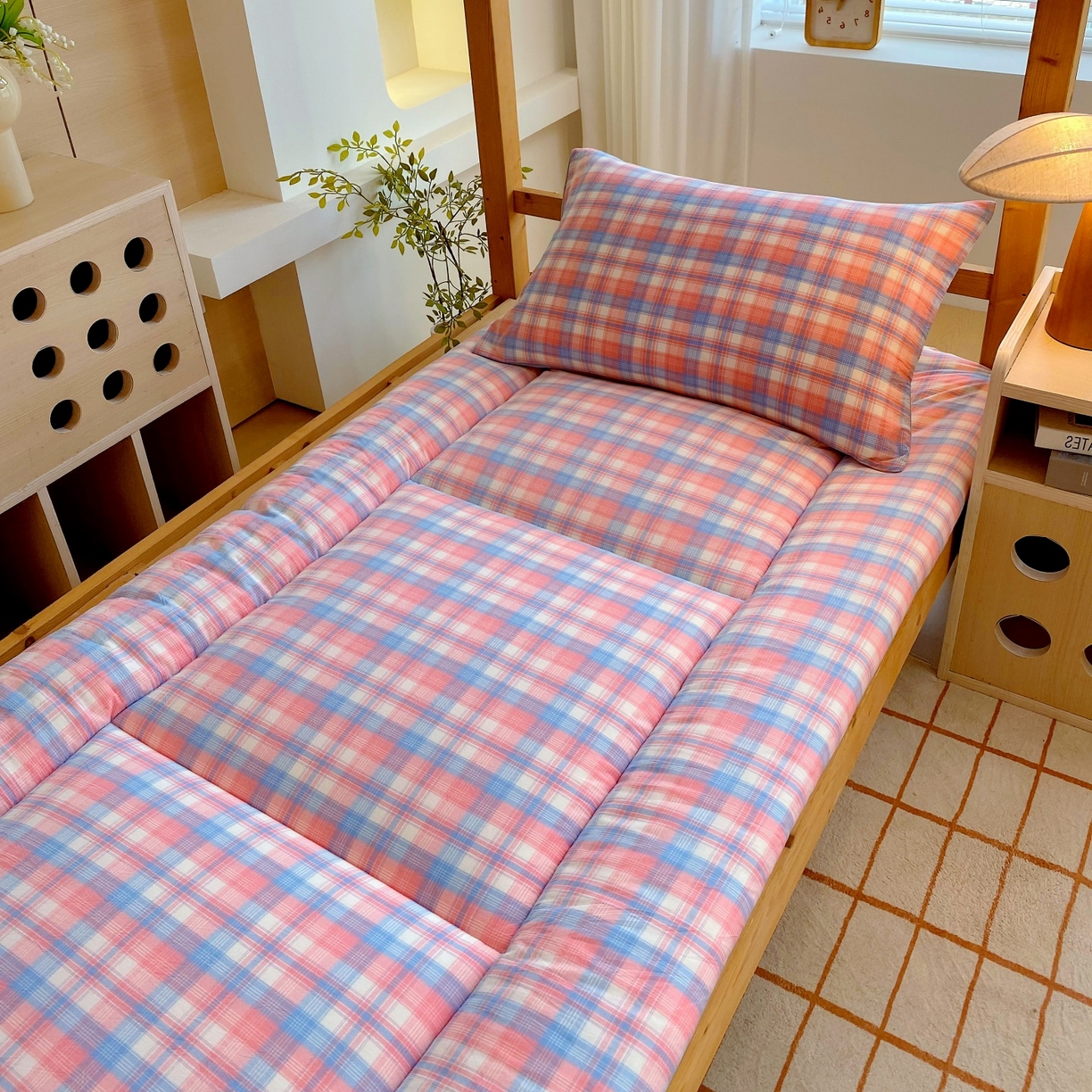 91家纺网 家纺一手货源 找家纺 梵克保罗 2025秋冬新款无印风学生宿舍床褥褥子 云舒粉