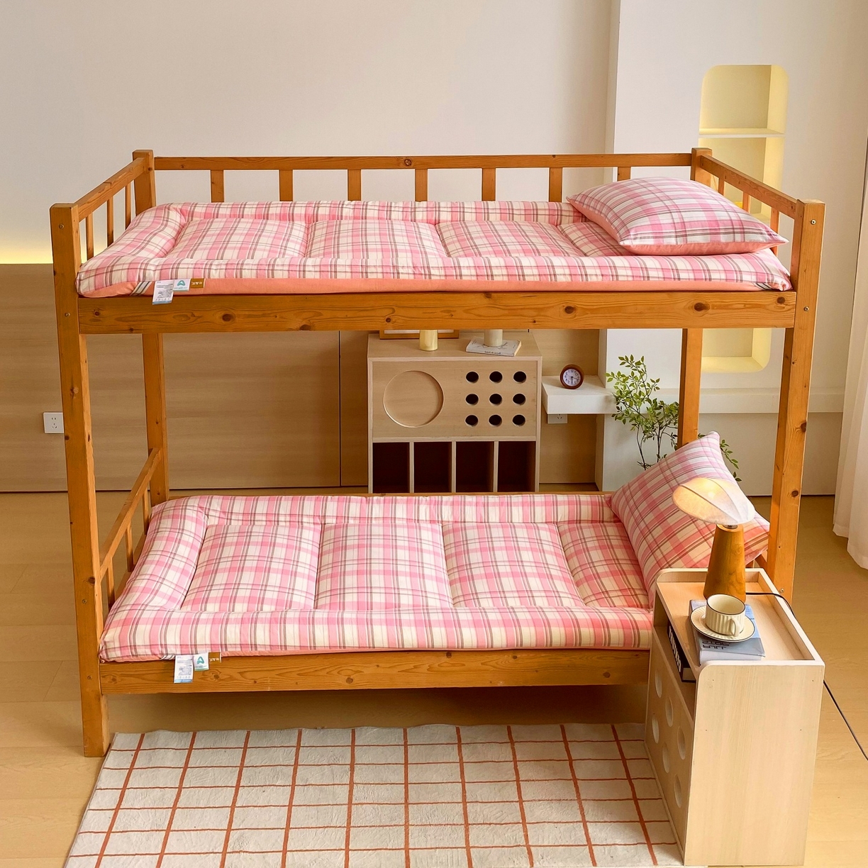 91家纺网 家纺一手货源 找家纺 梵克保罗 2025秋冬新款无印风学生宿舍床褥褥子 初春粉