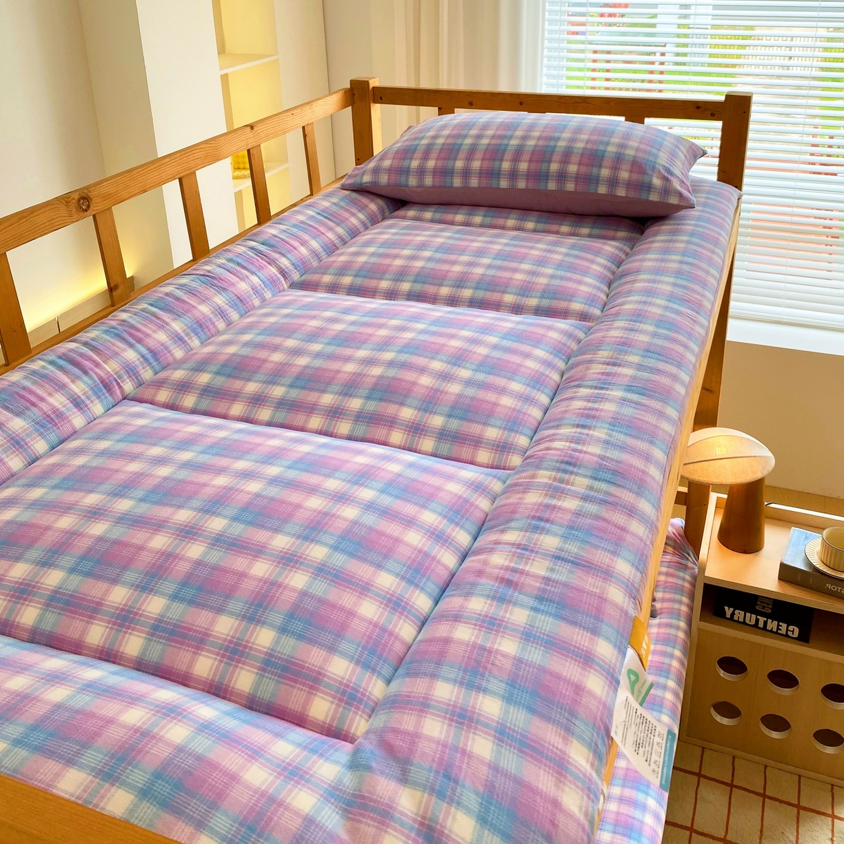 91家纺网 家纺一手货源 找家纺 梵克保罗 2025秋冬新款无印风学生宿舍床褥褥子 云舒紫