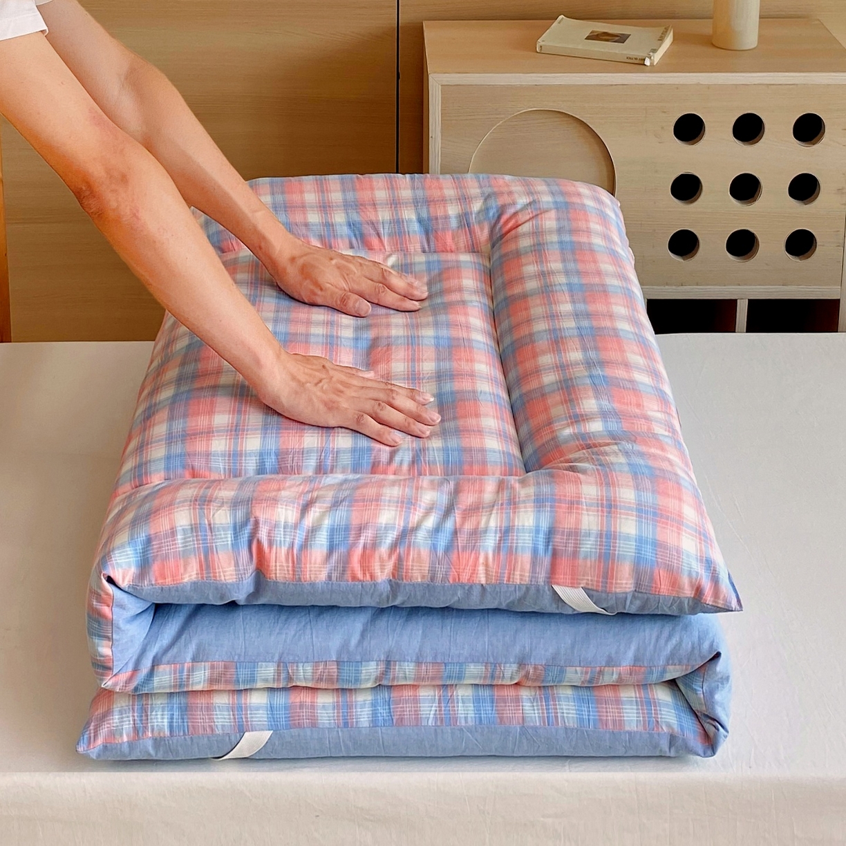 91家纺网 家纺一手货源 找家纺 梵克保罗 2025秋冬新款无印风学生宿舍床褥褥子 云舒粉