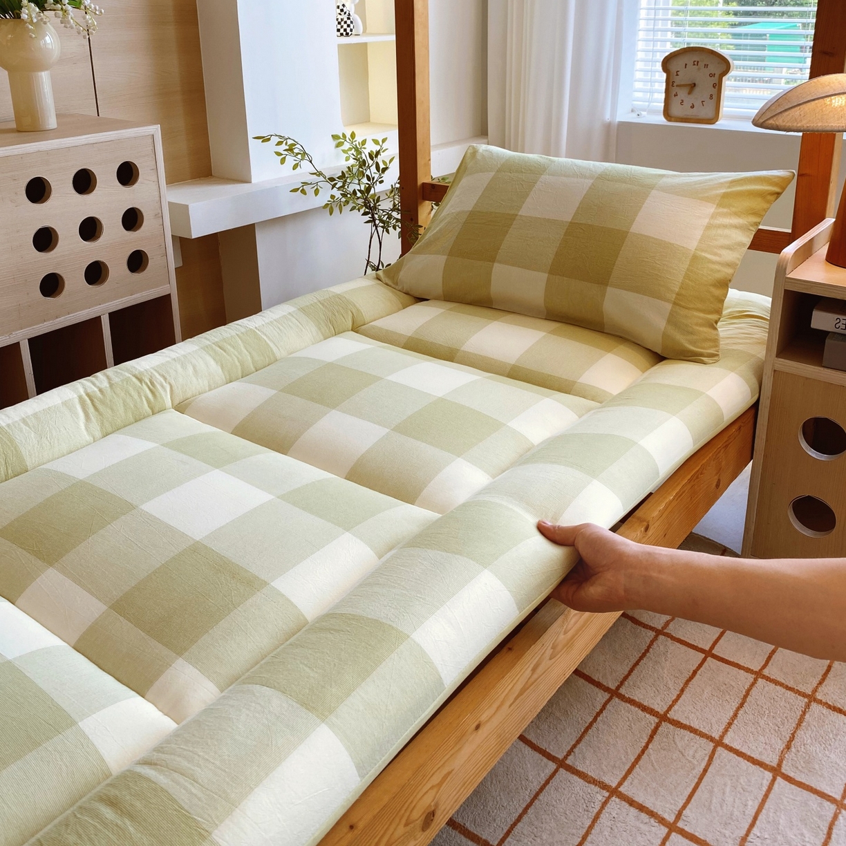 91家纺网 家纺一手货源 找家纺 梵克保罗 2025秋冬新款无印风学生宿舍床褥褥子 抹茶绿大格