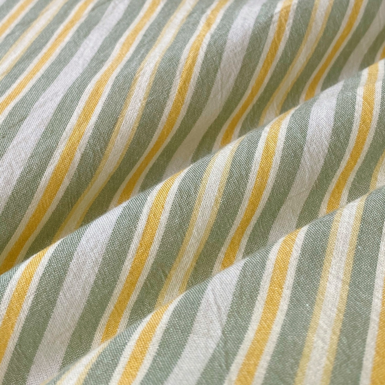 91家纺网 家纺一手货源 找家纺 梵克保罗 2025秋冬新款无印风学生宿舍床褥褥子 绿小条