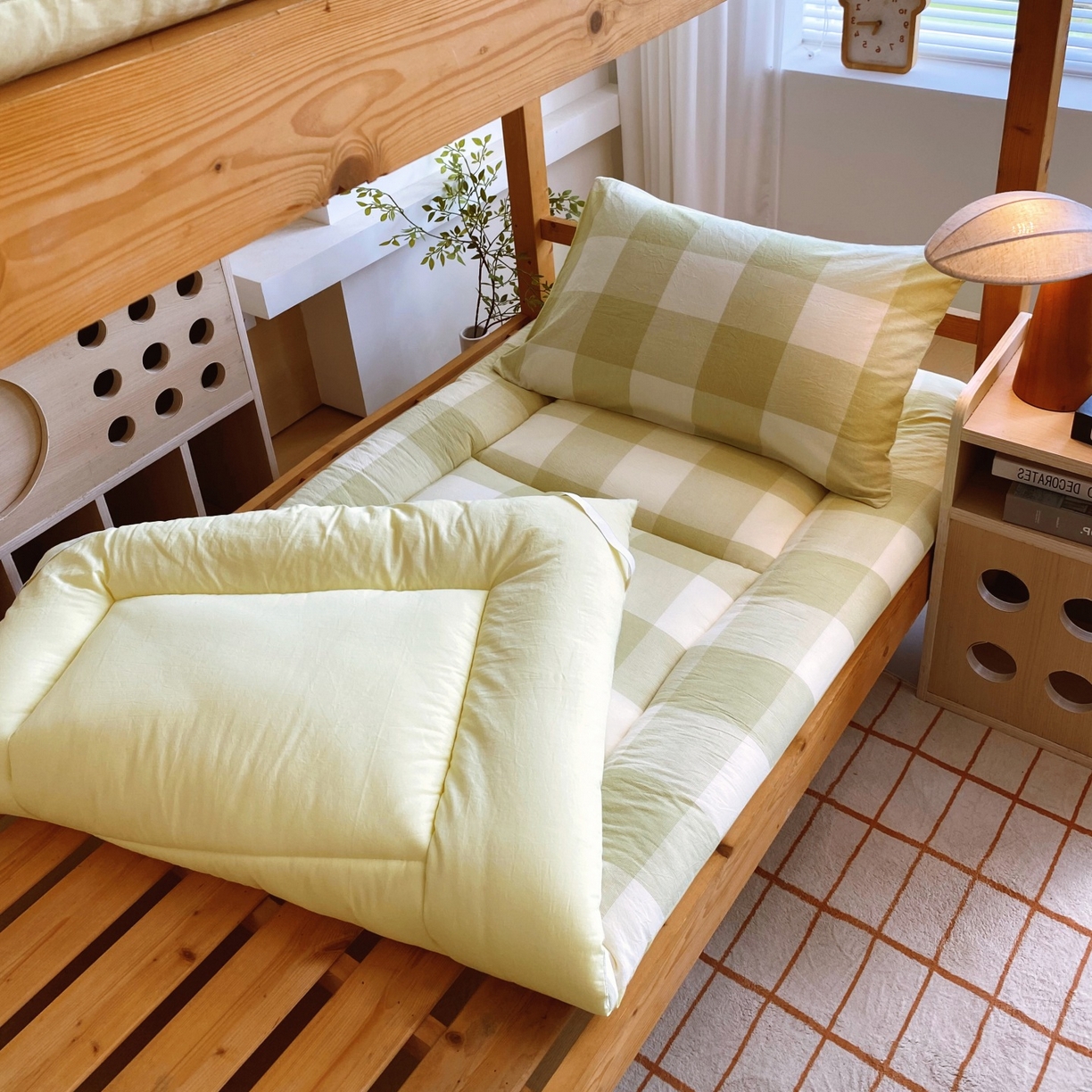 91家纺网 家纺一手货源 找家纺 梵克保罗 2025秋冬新款无印风学生宿舍床褥褥子 抹茶绿大格