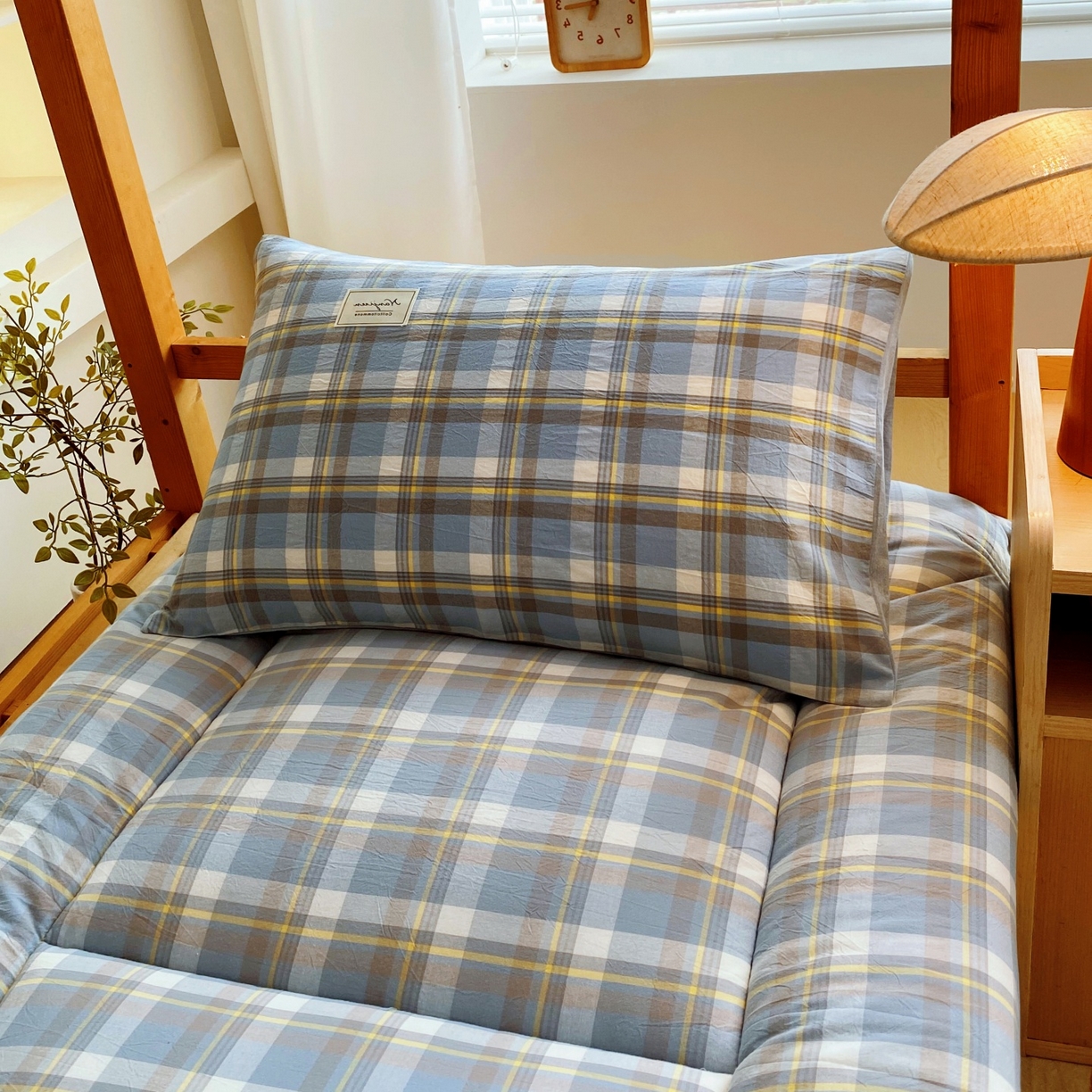 91家纺网 家纺一手货源 找家纺 梵克保罗 2025秋冬新款无印风学生宿舍床褥褥子 云舒蓝