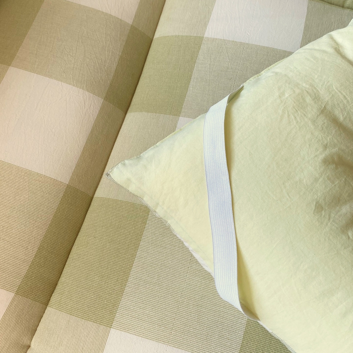 91家纺网 家纺一手货源 找家纺 梵克保罗 2025秋冬新款无印风学生宿舍床褥褥子 抹茶绿大格